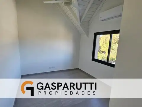 Casa en Alquiler con 2 cocheras