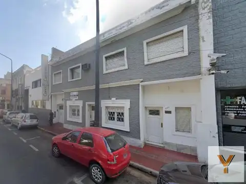 Casa 13 ambientes con 9 baños