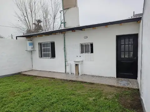 Casa en Alquiler en Villa Gobernador Udaondo, $ 750.000