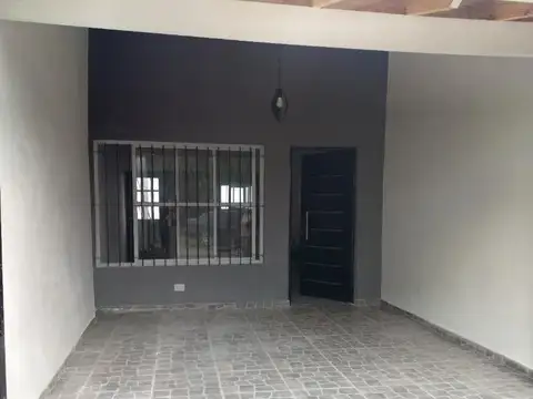 Casa en Alquiler con 1 cochera