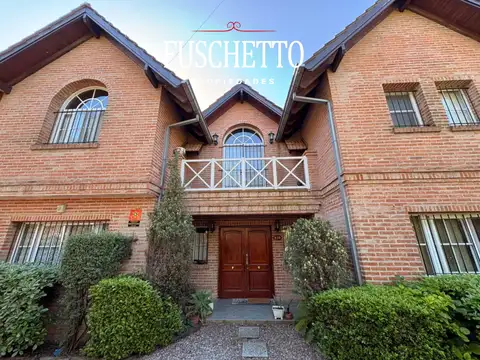 Zona Hindú Club (Gral.Alvear 810 y Av. del Golf) Casa 4 dorm. Jardín. Cochera. Pileta. Parrilla. Lote 522 m2