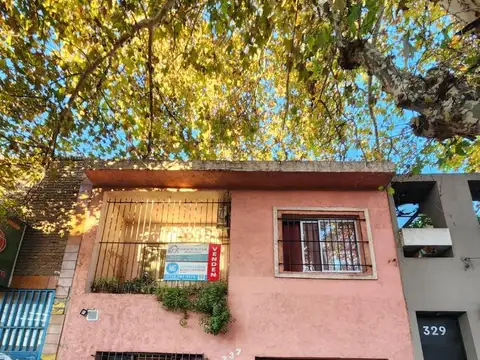 Casa en venta, 6 ambientes con local a la calle.
