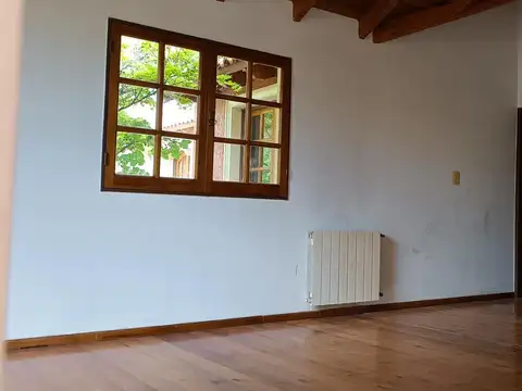 Casa en Venta con 3 cocheras