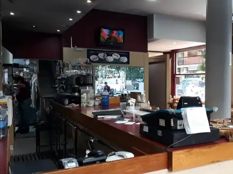 Muy buen LOCAL en ESQUINA  en VENTA en RECOLETA  