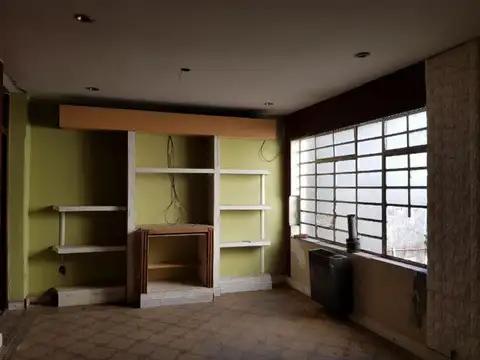 Casa 6 ambientes con 1 baño