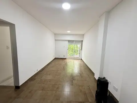 Alquiler Mataderos 2 ambs sin expensas, con balcón corrido a la calle