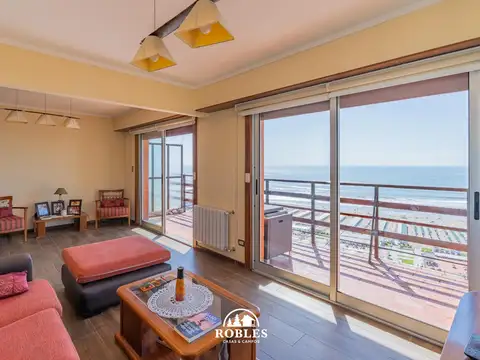 Departamento frente al mar y a las escalinatas de Playa Grande