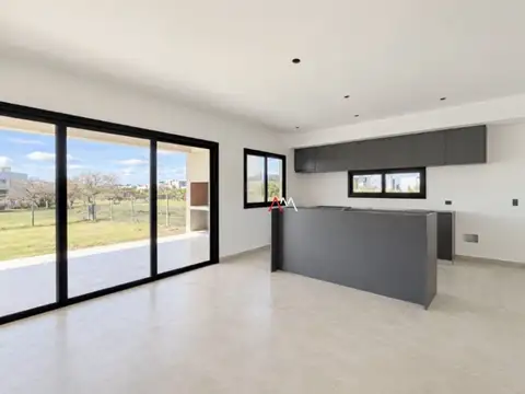 VENTA DE CASA EN SANTA ELENA - PILAR