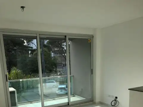 Semipiso de excelente calidad frente a la plaza