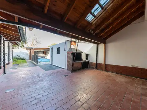 Casa 5 ambientes con 1 baño