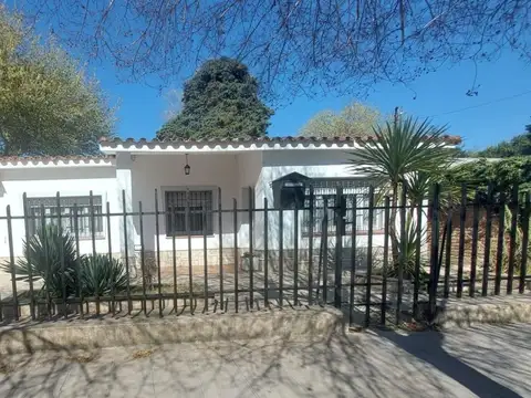 VENTA CASA 3 DORMITORIOS  ARGUELLO NORTE