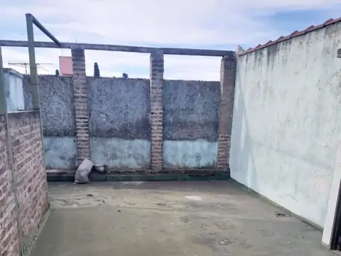 Casa ideal 2 Familias , 2 casas de 3 y 4 ambientes.