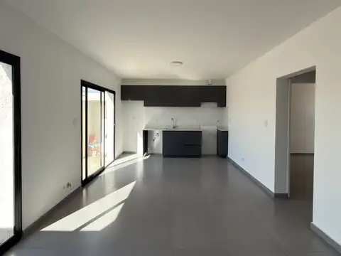 Casa 2 ambientes con 1 baño