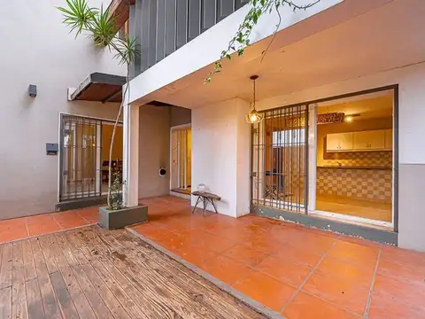 Casa 4 ambientes con 2 baños