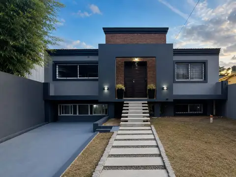 CASA EN VENTA EN PLENO CENTRO DE PRESIDENTE DERQUI