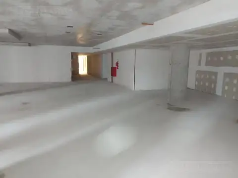 Oficina en Venta con 5 cocheras