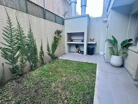 Venta casa 4 ambientes Hurlingham barrio cerrado