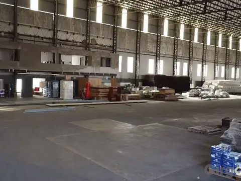 Galpon en alquiler de 6000m2 ubicado en La Reja