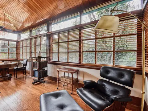 Casa en Alquiler con 2 cocheras