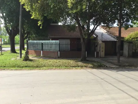 GRANADERO BAIGORRIA /CASA EN VENTA  BARRIO LOS ROBLES