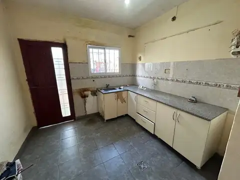 VENTA CASA 3 AMB+PH 2 AMB EN PRIMER PISO Z/CASEROS