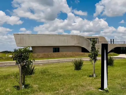 Venta de Lote en Alea General Lagos con frente norte