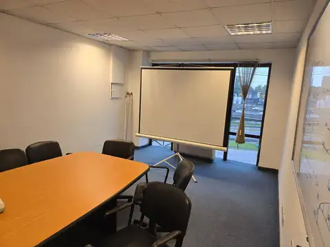 Oficina 4 ambientes con 2 baños