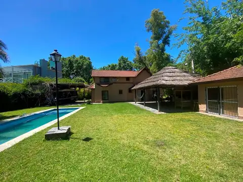 CASA DE CAMPO EN ALQUILER :: PARQUE LELOIR :: 5 AMBIENTES