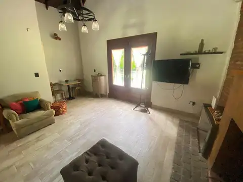 Casa en Alquiler con 6 cocheras