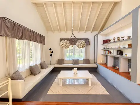 Casa 6 ambientes con 5 baños