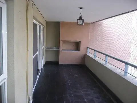 Complejo con pileta restaurante, laundry y gimnasio. 2 ambientes balcón aterrazado con parrilla.