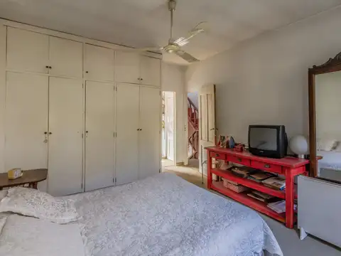 Casa 7 ambientes con 2 baños