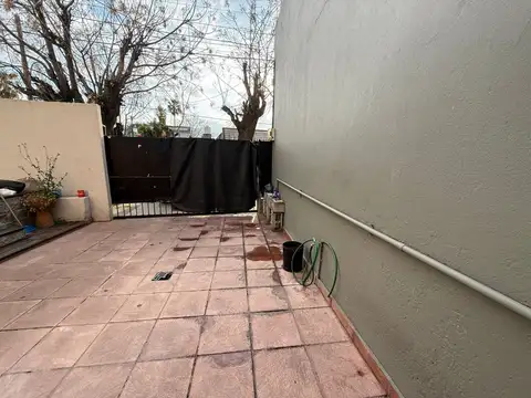 CASA 3 AMB. C/PILETA, QUINCHO, PATIO Y COCHERA