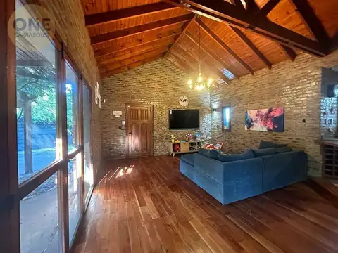 Casa en Venta con 2 cocheras
