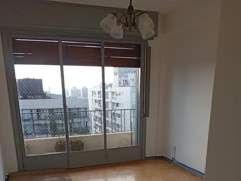 Departamento 3 amb con dependencia de servicios .Frente. Apto profesional