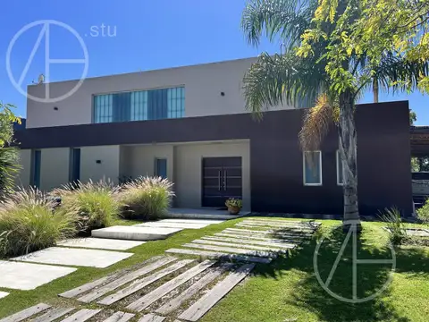 Casa en venta con 4 dormitorios al lago en El Encuentro, Tigre