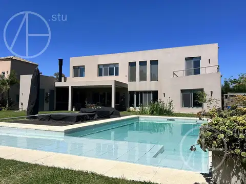 Casa en venta con 4 dormitorios al lago en El Encuentro, Tigre