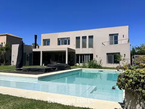 Casa en venta con 4 dormitorios al lago en El Encuentro, Tigre