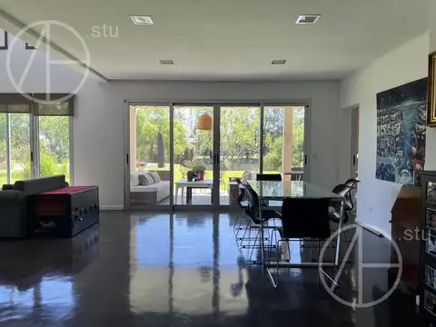 Casa 4 ambientes con 4 baños