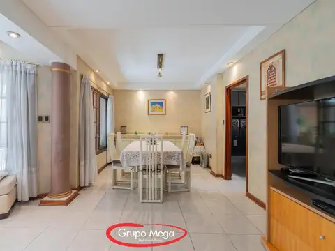 Depto Tipo Casa en Venta con 1 cocheras