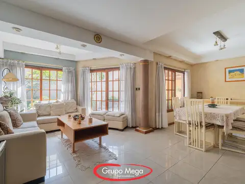 En Venta – PH Triplex  con Patio, Dependencia y Cochera Fija en Colegiales