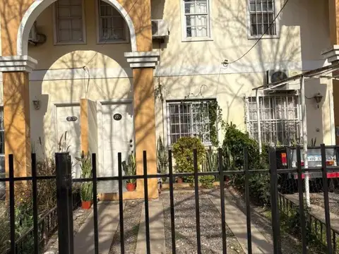casa tipo duplex en venta complejo privado moreno 3ambientes