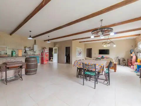 Casa 4 ambientes con 2 baños