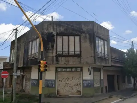 VENDO CASA CON LOCAL