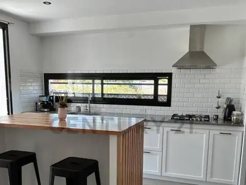 Casa 6 ambientes con 2 baños