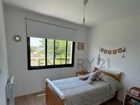 135 entre 444 y 445 , Piso 0