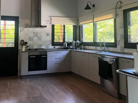 Casa en Venta con 2 cocheras