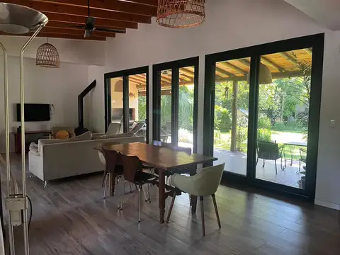 Casa en Venta en Loma Verde, USD 295.000