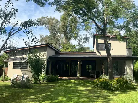 Casa en Venta con 2 cocheras