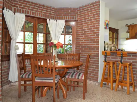 Casa 3 ambientes con 2 baños